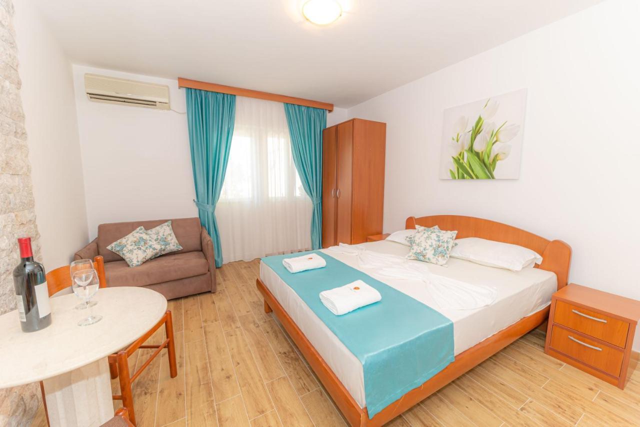 Guest House S-Lux Petrovazzo Esterno foto