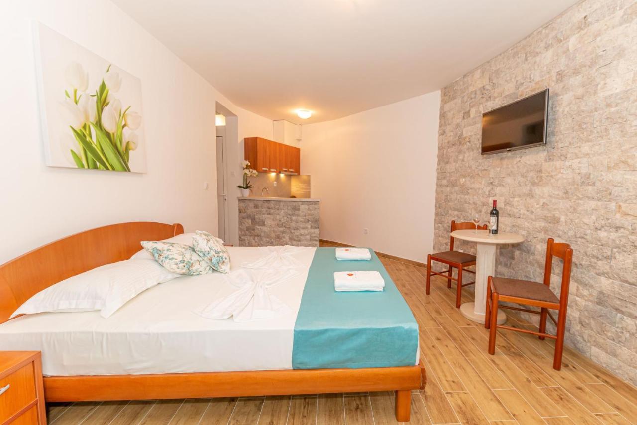 Guest House S-Lux Petrovazzo Esterno foto