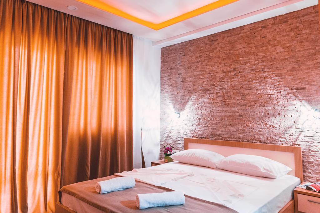 Guest House S-Lux Petrovazzo Esterno foto